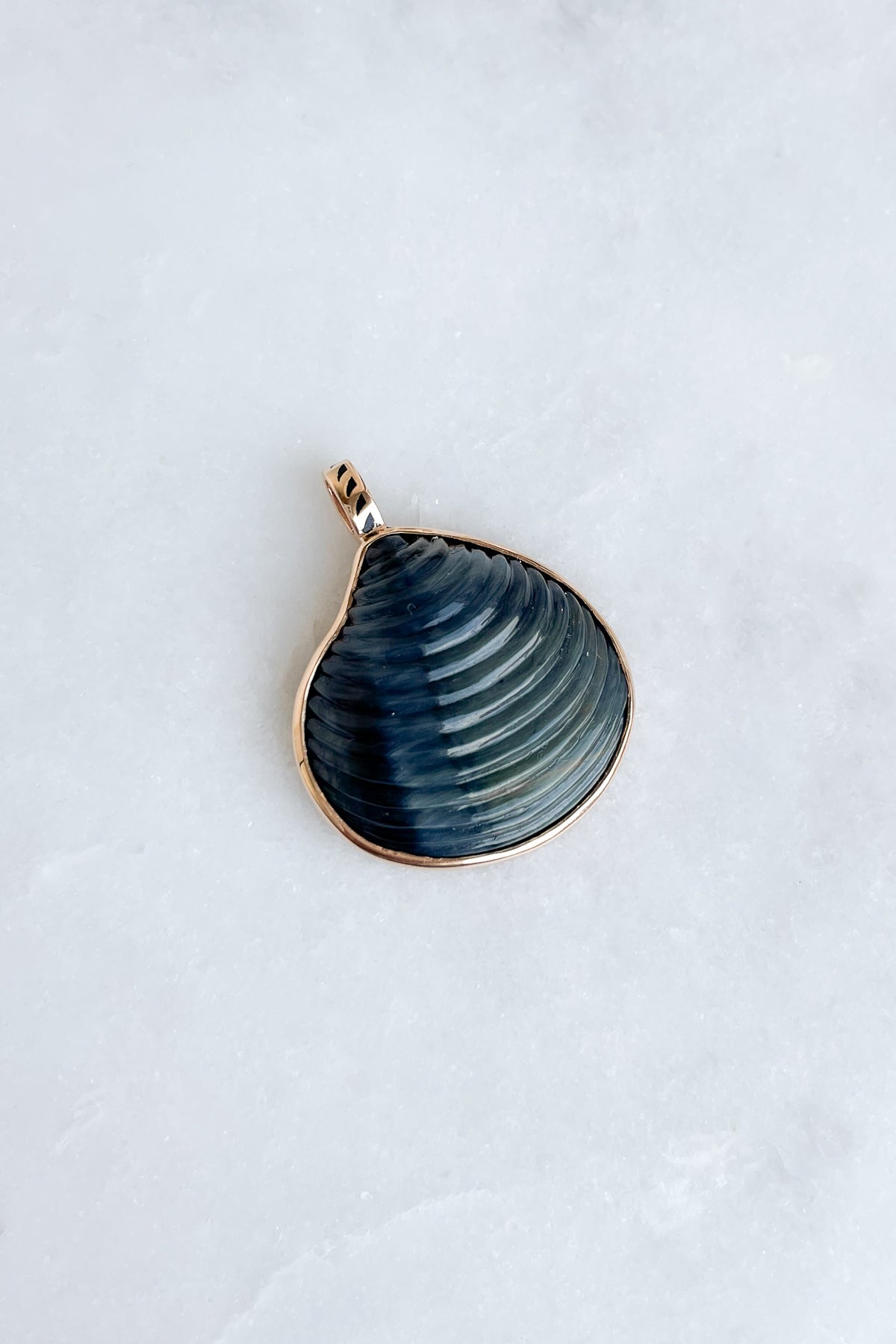 Medio Blue Tiger Eye Venus Charm