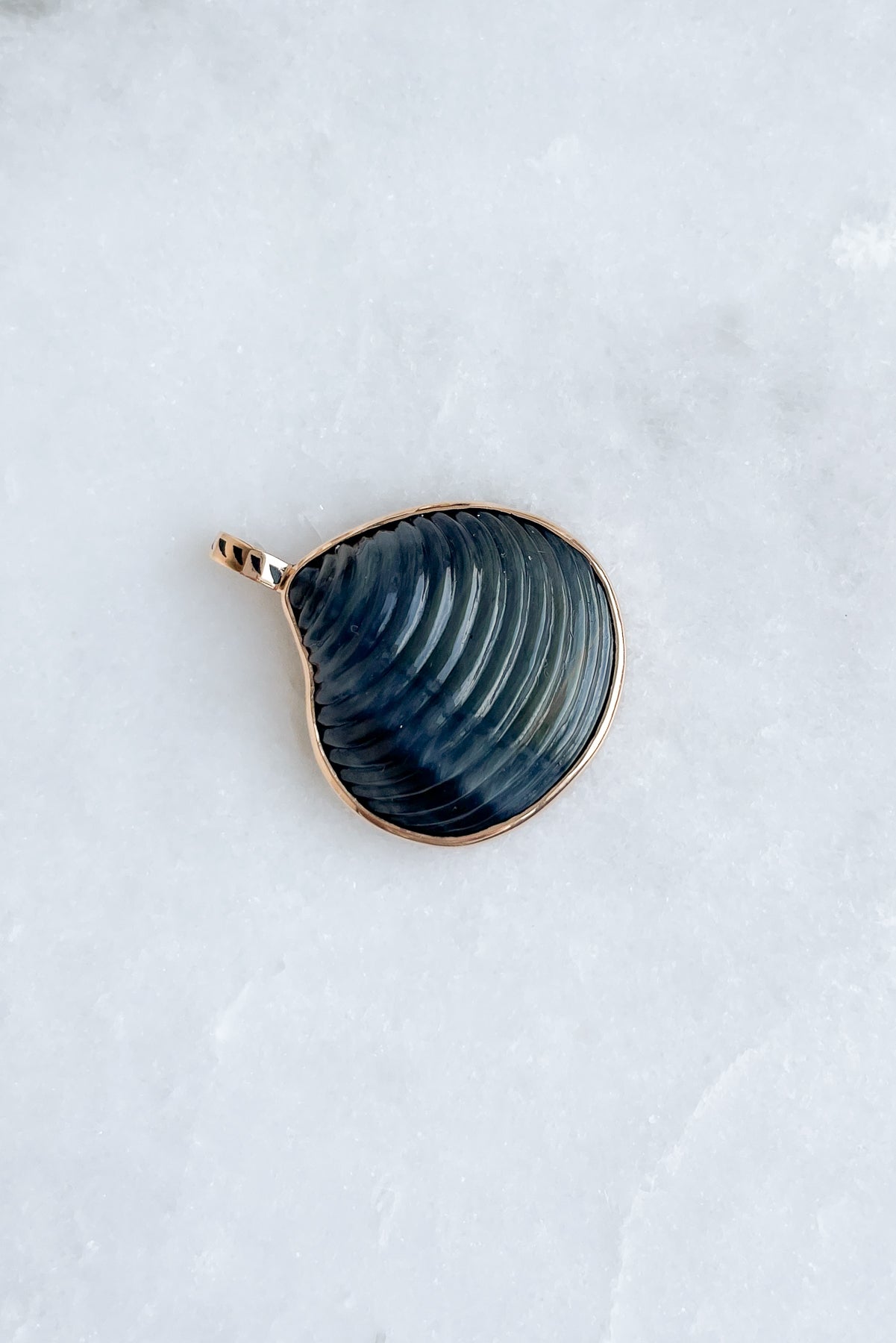 Medio Blue Tiger Eye Venus Charm