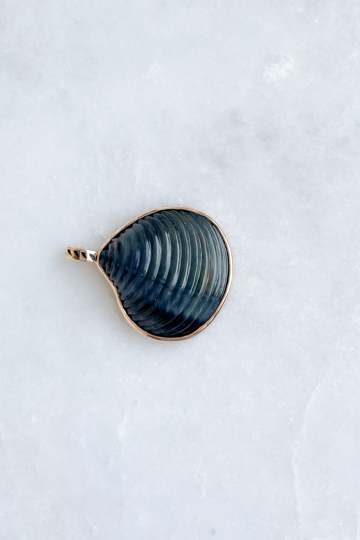 Medio Blue Tiger Eye Venus Charm