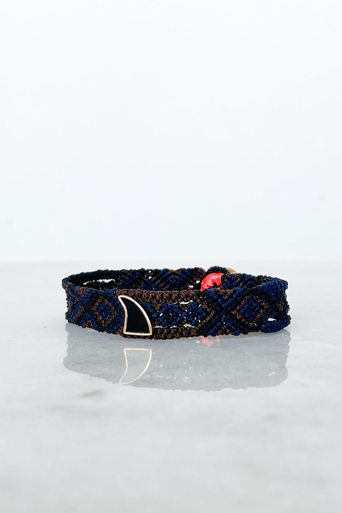 Classic Onyx Shark Fin on Blue Wave Bracelet