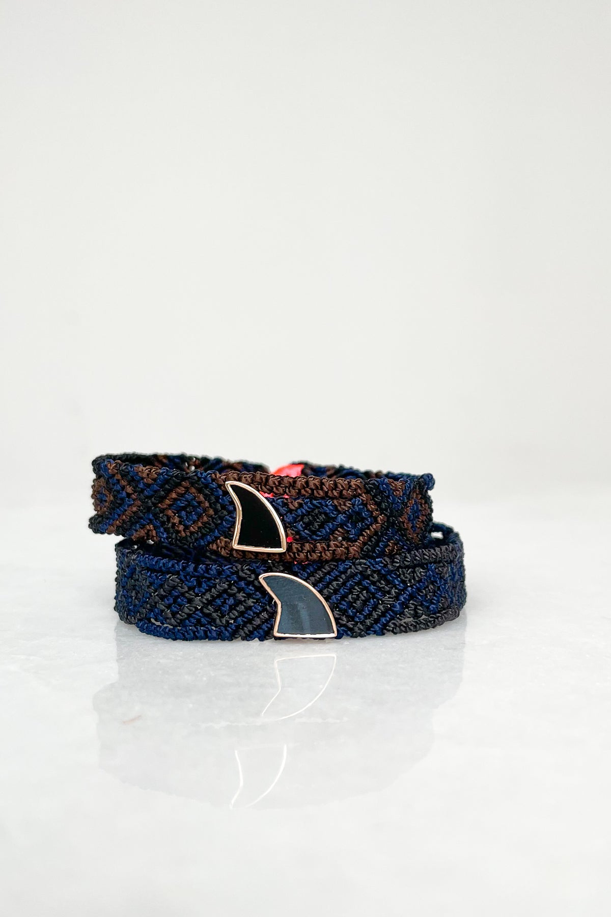 Classic Onyx Shark Fin on Blue Wave Bracelet