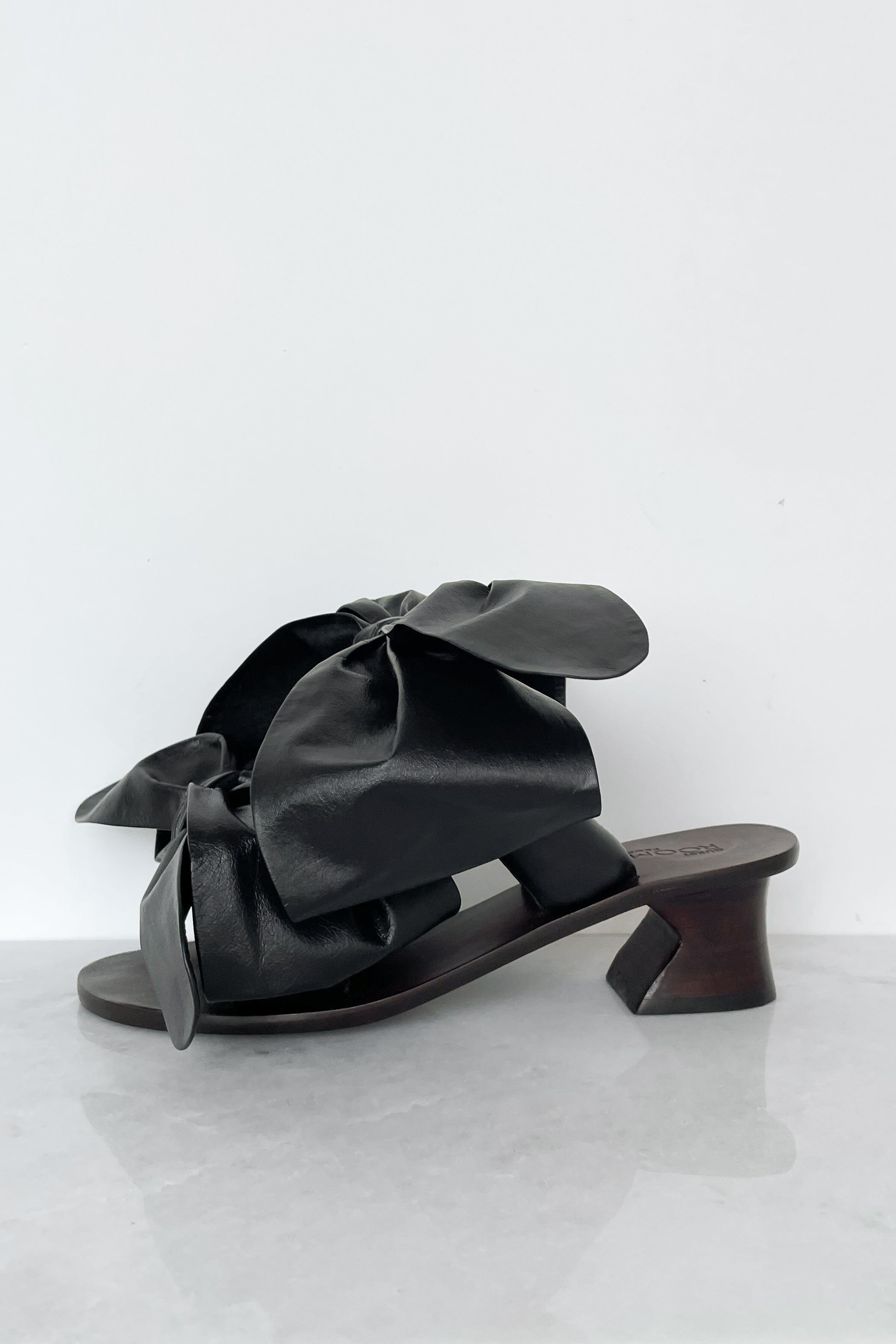 Pillow Bow Heel